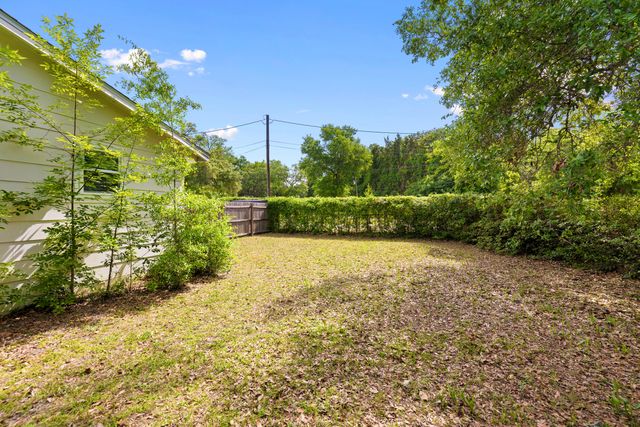 107 Water Oak Street, Freeport, FL 32439