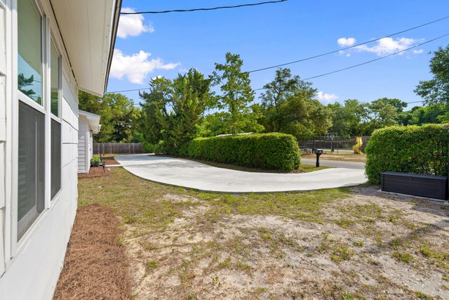 107 Water Oak Street, Freeport, FL 32439