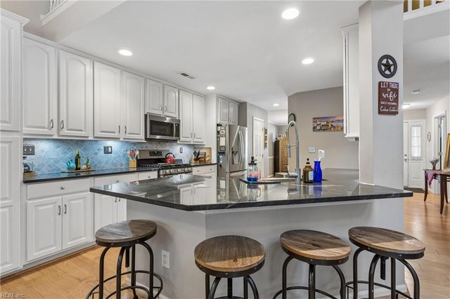709 Robin Hood DR, Yorktown, VA 23693