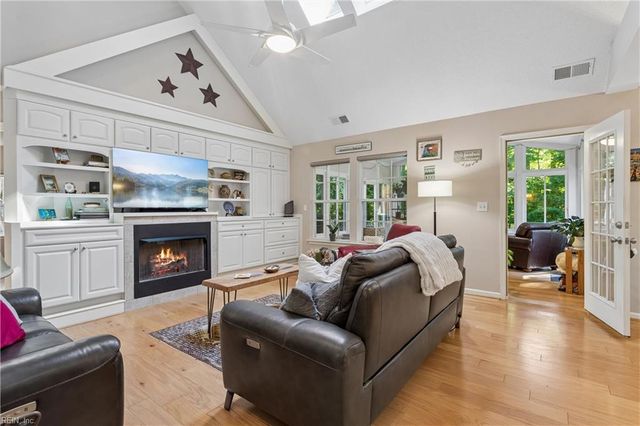 709 Robin Hood DR, Yorktown, VA 23693