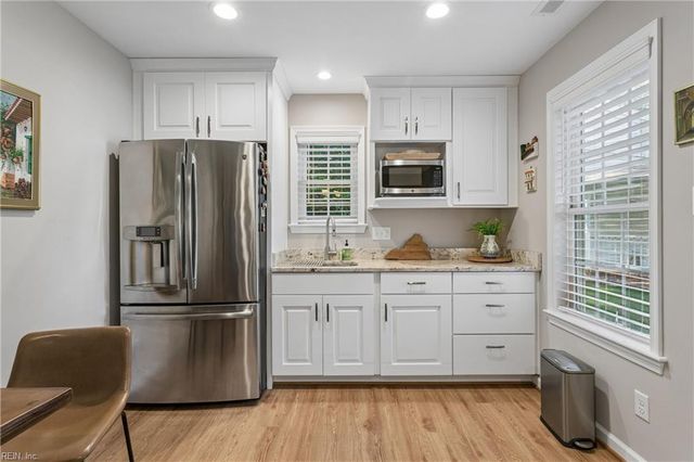 709 Robin Hood DR, Yorktown, VA 23693