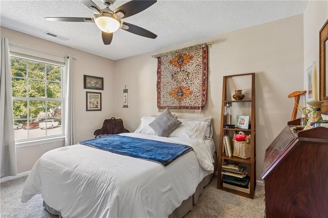 709 Robin Hood DR, Yorktown, VA 23693