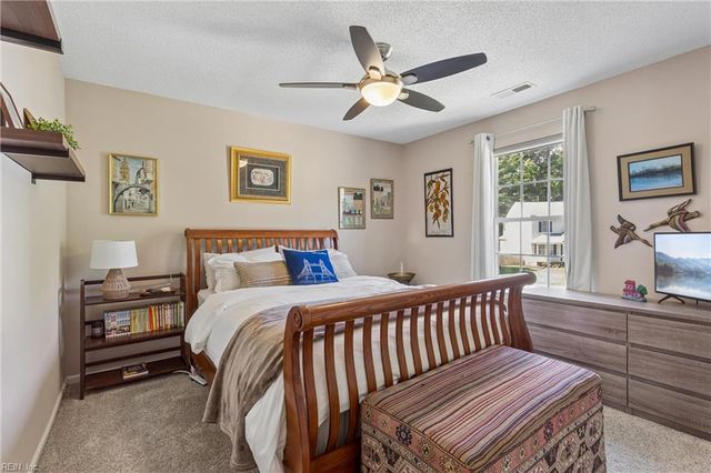 709 Robin Hood DR, Yorktown, VA 23693