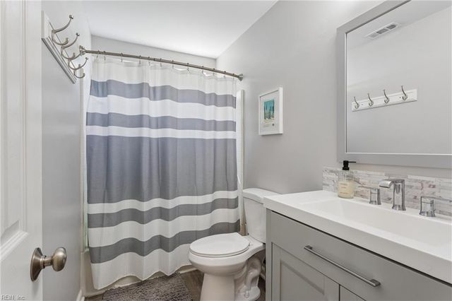 709 Robin Hood DR, Yorktown, VA 23693