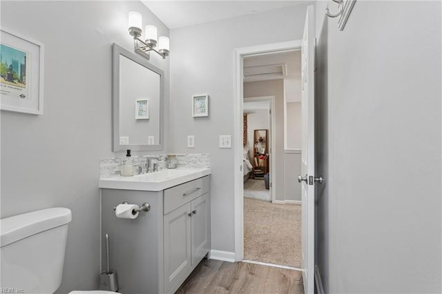 709 Robin Hood DR, Yorktown, VA 23693