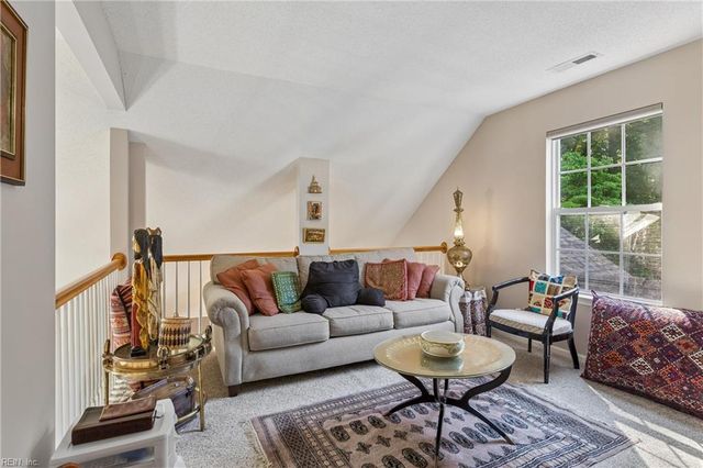 709 Robin Hood DR, Yorktown, VA 23693