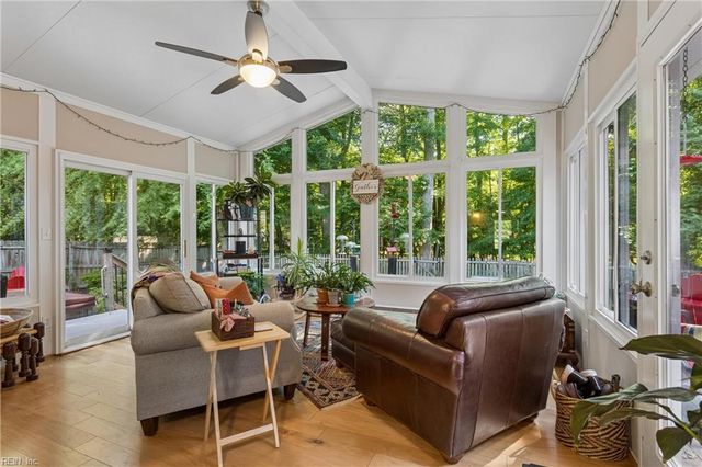 709 Robin Hood DR, Yorktown, VA 23693