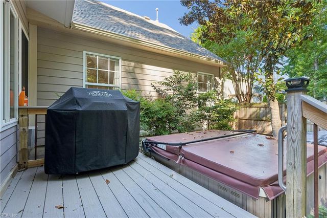709 Robin Hood DR, Yorktown, VA 23693