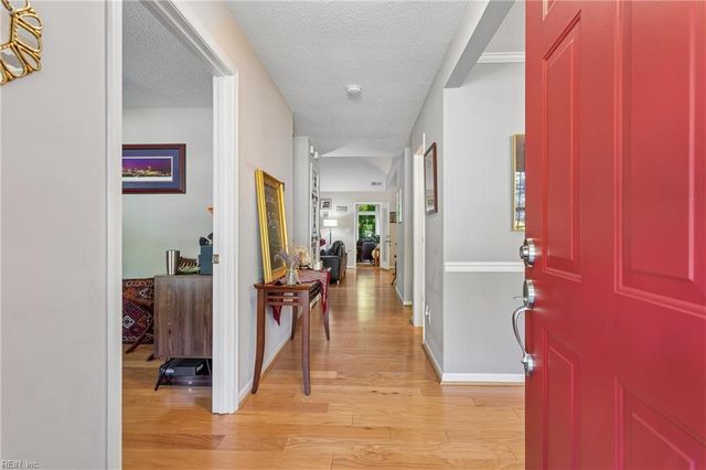 709 Robin Hood DR, Yorktown, VA 23693