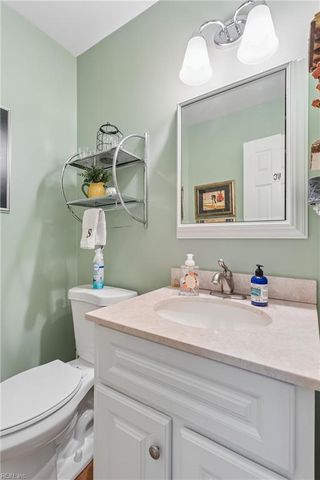 709 Robin Hood DR, Yorktown, VA 23693