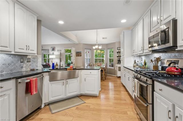 709 Robin Hood DR, Yorktown, VA 23693
