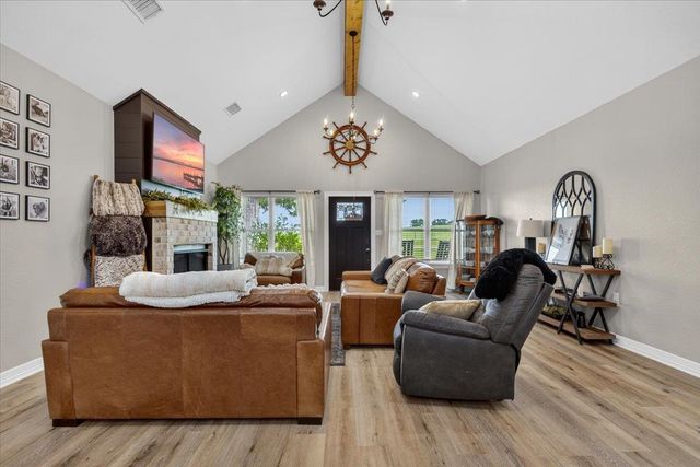 109 CR 4612, Troup, TX 75789
