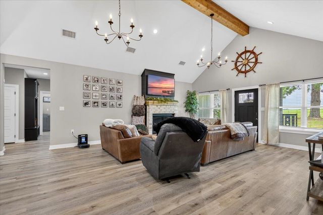 109 CR 4612, Troup, TX 75789