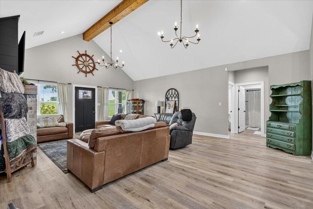 109 CR 4612, Troup, TX 75789