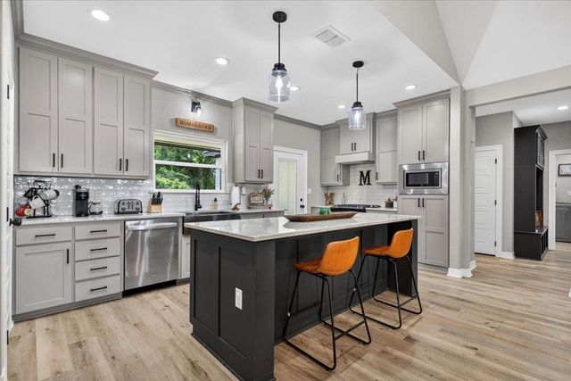 109 CR 4612, Troup, TX 75789