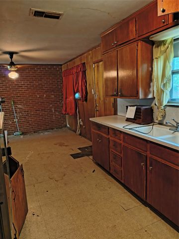 600 Thompson Drive, Saginaw, TX 76179