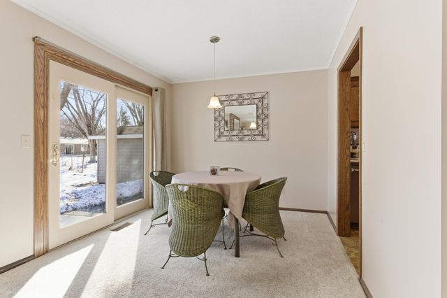 10186 Quaker Lane N, Maple Grove, MN 55369