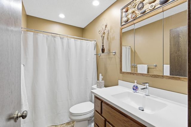 10186 Quaker Lane N, Maple Grove, MN 55369