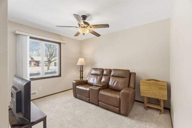 10186 Quaker Lane N, Maple Grove, MN 55369