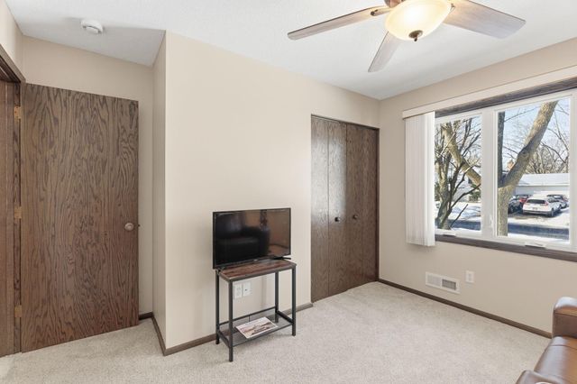 10186 Quaker Lane N, Maple Grove, MN 55369