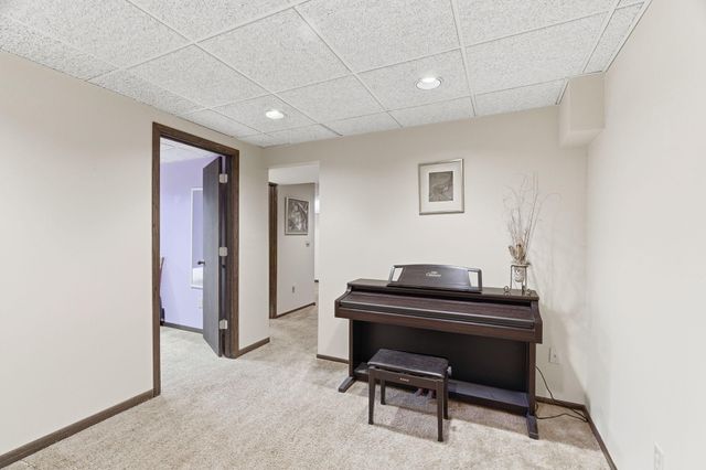 10186 Quaker Lane N, Maple Grove, MN 55369