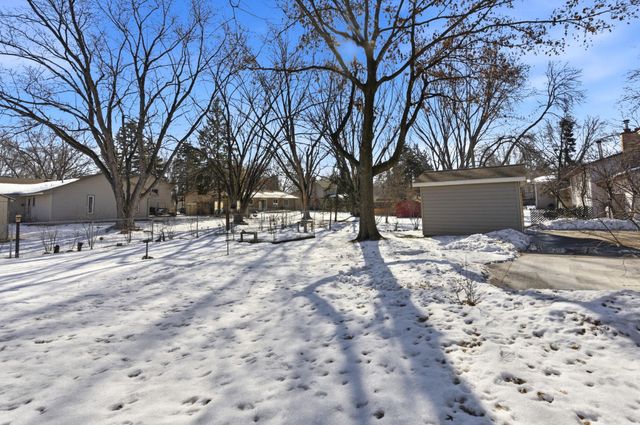 10186 Quaker Lane N, Maple Grove, MN 55369