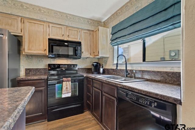 5745 Golden Oaks, Tyler, TX 75703