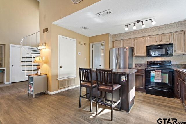 5745 Golden Oaks, Tyler, TX 75703