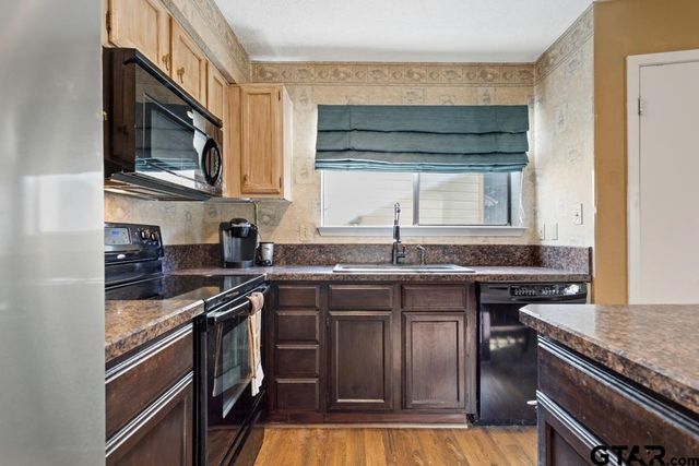 5745 Golden Oaks, Tyler, TX 75703