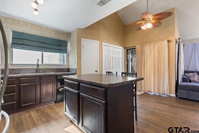 5745 Golden Oaks, Tyler, TX 75703