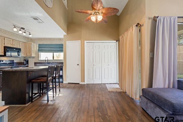 5745 Golden Oaks, Tyler, TX 75703