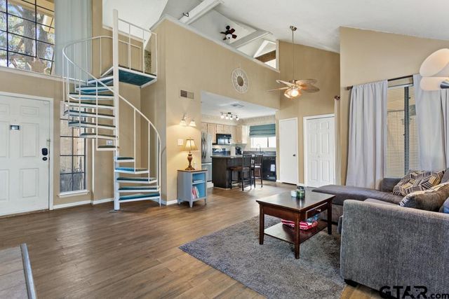 5745 Golden Oaks, Tyler, TX 75703