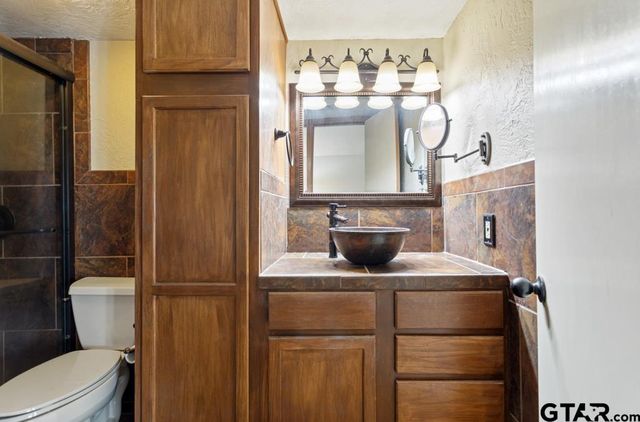 5745 Golden Oaks, Tyler, TX 75703