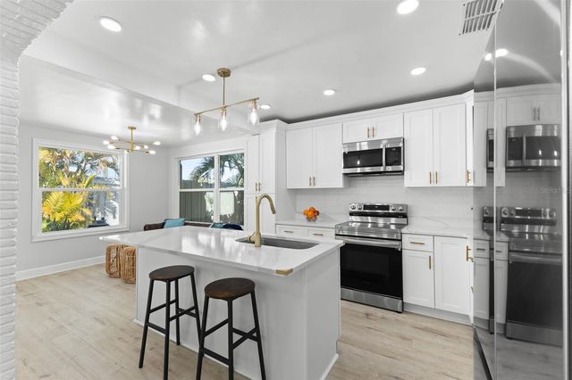 6419 43RD AVENUE N, Kenneth City, FL 33709