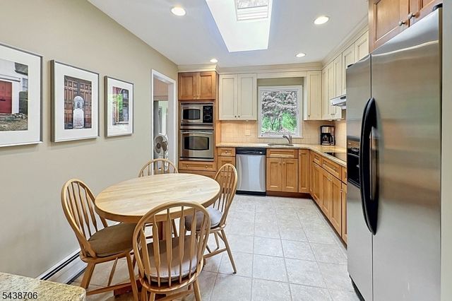 7 Southwood Dr, Parsippany-troy Hills Twp., NJ 07950