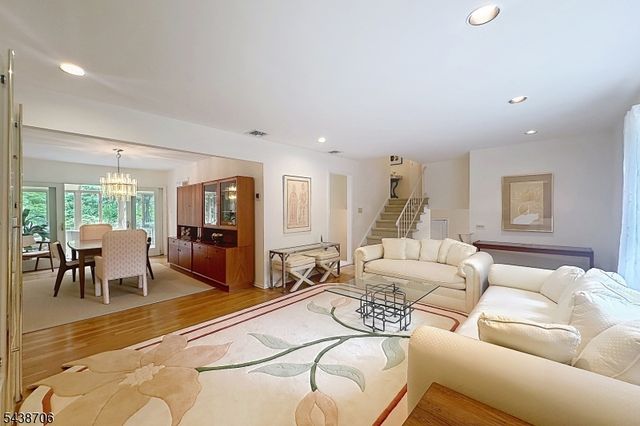 7 Southwood Dr, Parsippany-troy Hills Twp., NJ 07950