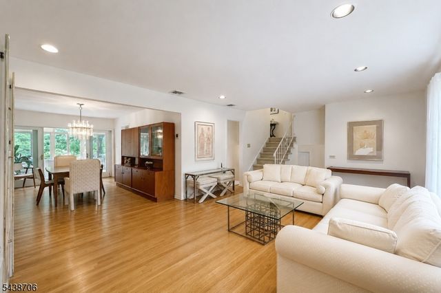 7 Southwood Dr, Parsippany-troy Hills Twp., NJ 07950