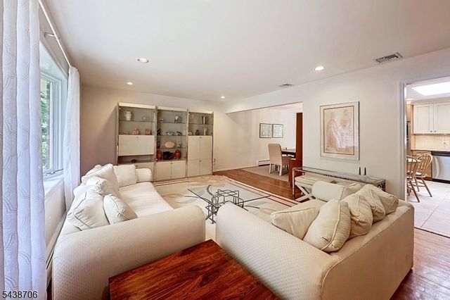 7 Southwood Dr, Parsippany-troy Hills Twp., NJ 07950