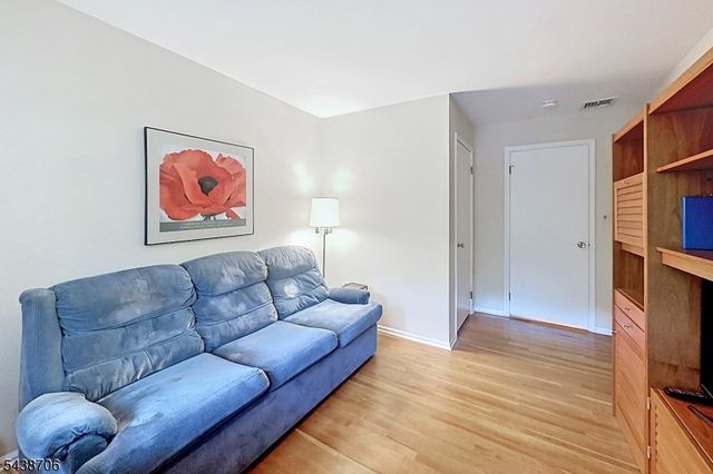 7 Southwood Dr, Parsippany-troy Hills Twp., NJ 07950