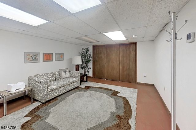 7 Southwood Dr, Parsippany-troy Hills Twp., NJ 07950