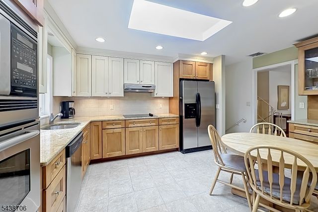 7 Southwood Dr, Parsippany-troy Hills Twp., NJ 07950