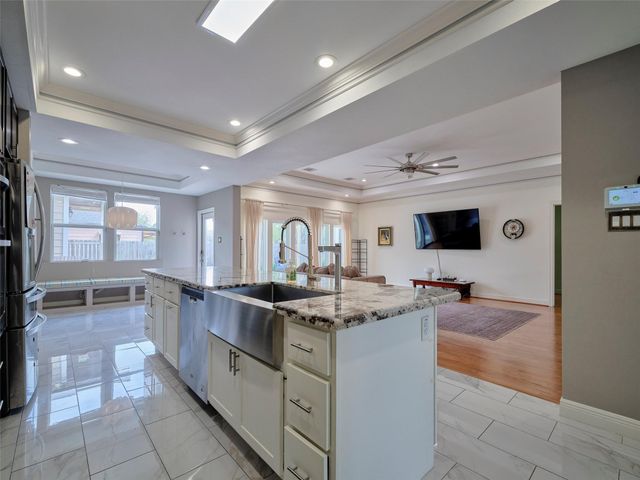 4219 Redbud Street SW, Houston, TX 77051