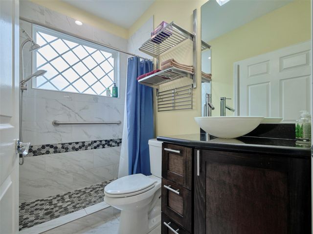 4219 Redbud Street SW, Houston, TX 77051