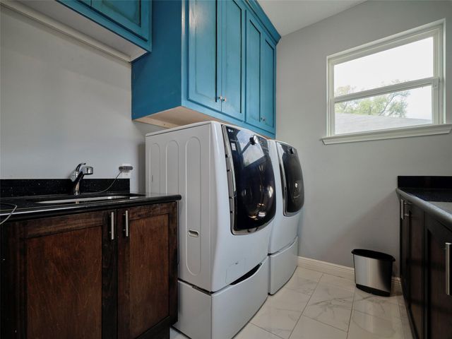 4219 Redbud Street SW, Houston, TX 77051