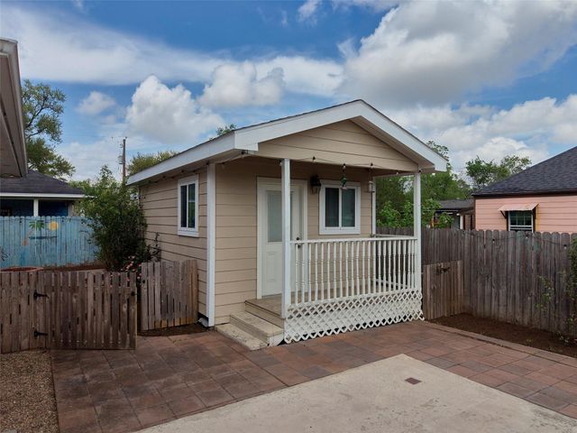 4219 Redbud Street SW, Houston, TX 77051