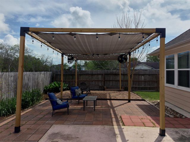 4219 Redbud Street SW, Houston, TX 77051