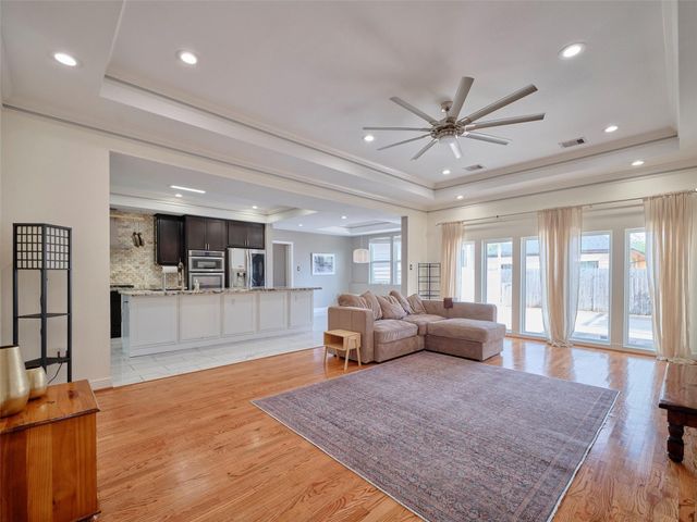 4219 Redbud Street SW, Houston, TX 77051