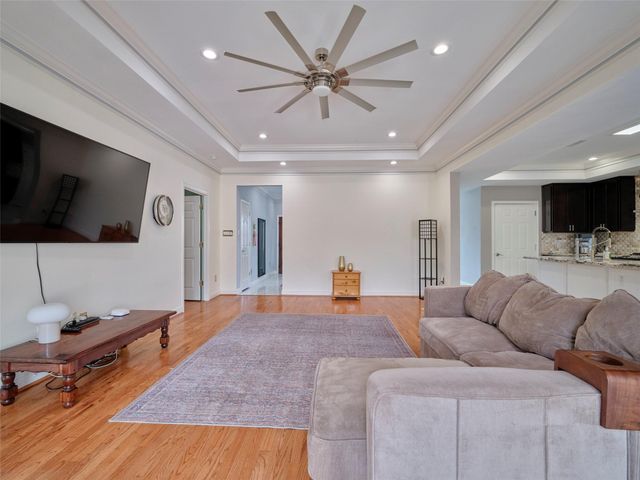 4219 Redbud Street SW, Houston, TX 77051