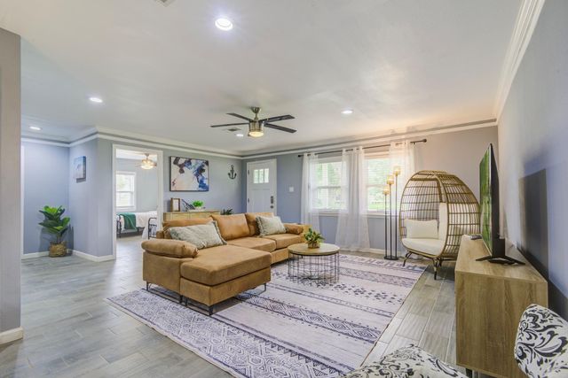 541 Circle Drive, La Porte, TX 77571