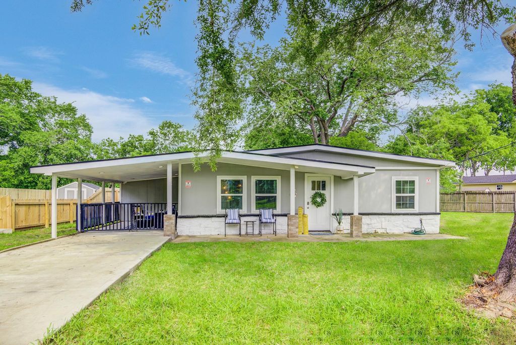 541 Circle Drive, La Porte, TX 77571